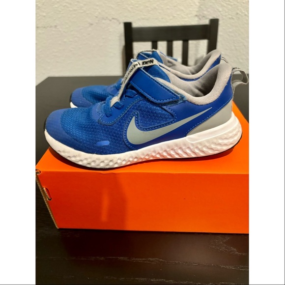 Little Boys Nike Revolution 5 Sneakers - Picture 4 of 7